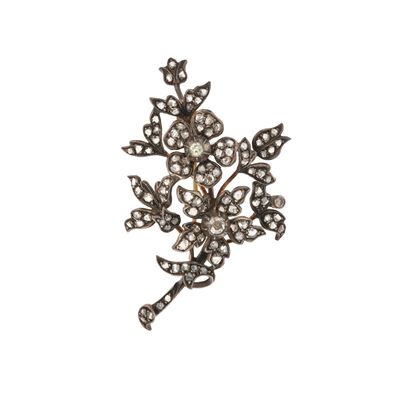 Spilla “ramo di fiori” con diamanti di vecchio taglio in oro giallo 500/1000 e argento