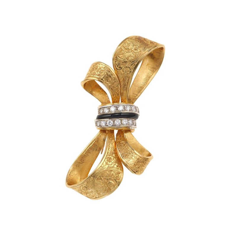 Onyx, diamond and gold bow brooch  - Auction Jewellery, silverware, furnishings, and objets d'art. A charitable bequest. - I - Cambi Casa d'Aste