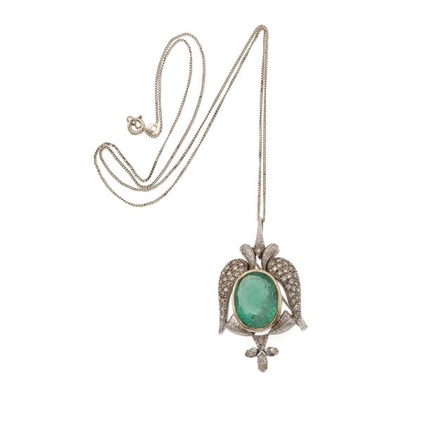 Pendente/spilla con smeraldo Colombia di ct 12.00 circa e piccoli diamanti