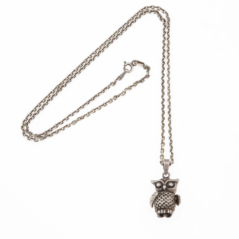 Silver "owl" pendant necklace  - Auction Jewellery, silverware, furnishings, and objets d'art. A charitable bequest. - I - Cambi Casa d'Aste