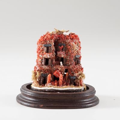 Piccolo presepe in corallo, oggetto da arredamento (dimensioni 13×9×11 cm)