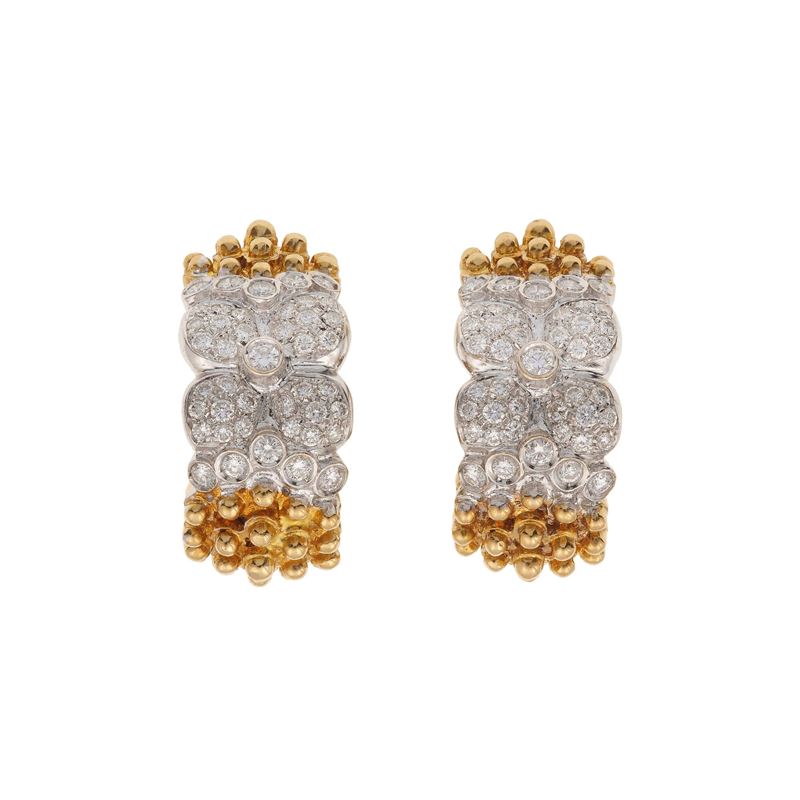 Pair of diamond and gold earrings  - Auction Jewellery, silverware, furnishings, and objets d'art. A charitable bequest. - I - Cambi Casa d'Aste