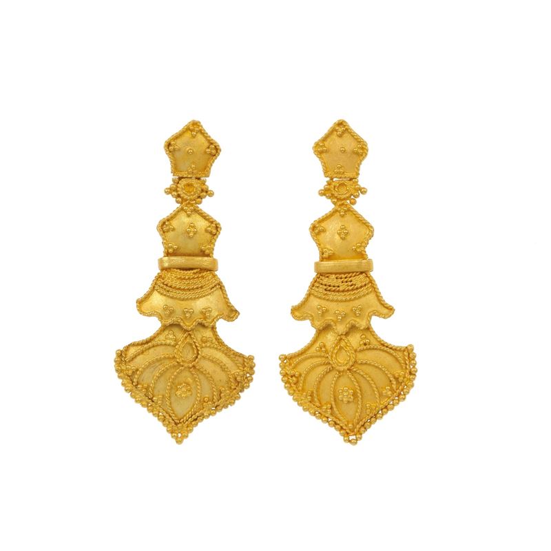 Pair of gold earrings  - Auction Jewellery, silverware, furnishings, and objets d'art. A charitable bequest. - I - Cambi Casa d'Aste