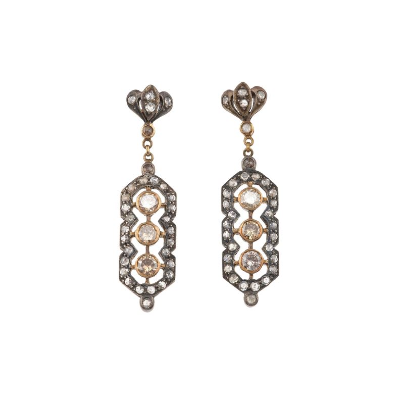 Pair of diamond, gold and silver earrings  - Auction Jewellery, silverware, furnishings, and objets d'art. A charitable bequest. - I - Cambi Casa d'Aste