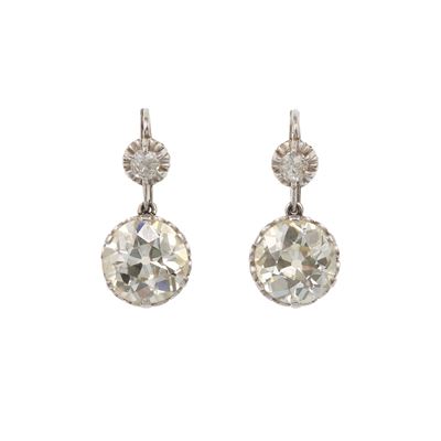 Orecchini, diamanti di vecchio taglio per ct 4.72 e 4.79 circa, montatura in oro bianco 750/1000