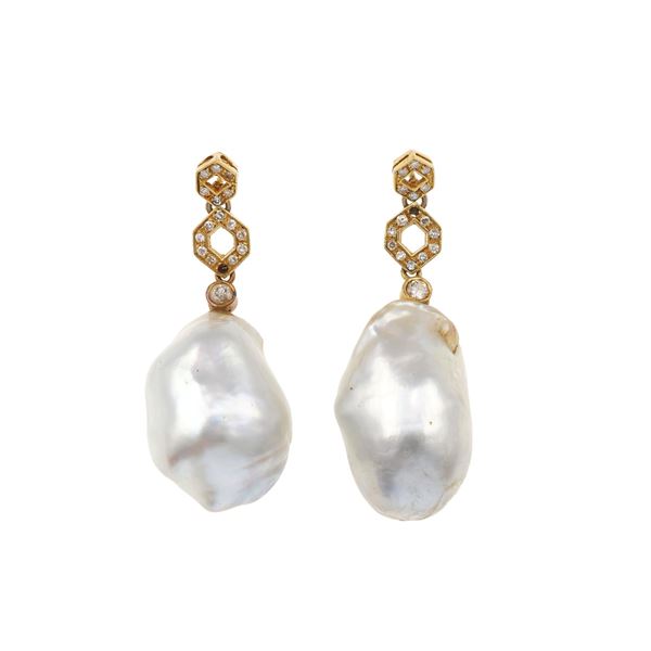 Pair of baroque pearl, diamond and gold earrings. Damages and missing