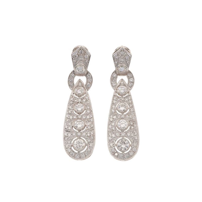 Pair of brilliant-cut diamond and gold earrings. One missing diamond  - Auction Jewellery, silverware, furnishings, and objets d'art. A charitable bequest. - I - Cambi Casa d'Aste