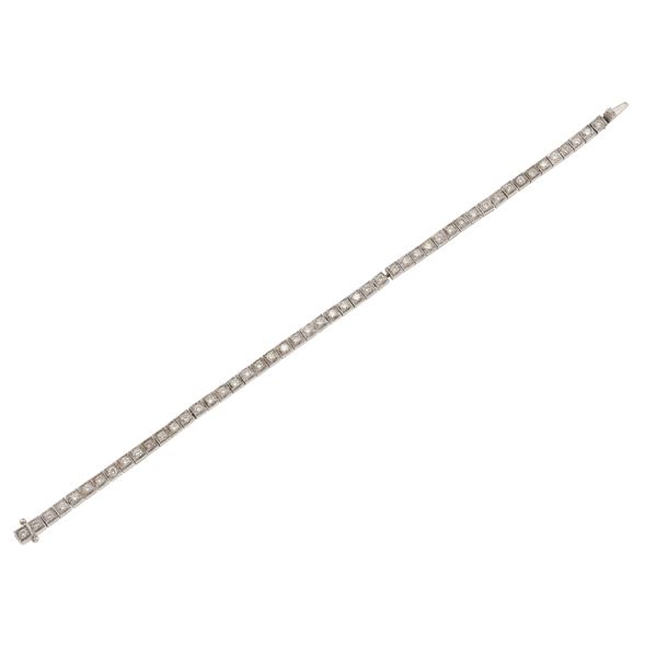 Brilliant-cut diamond and gold line bracelet