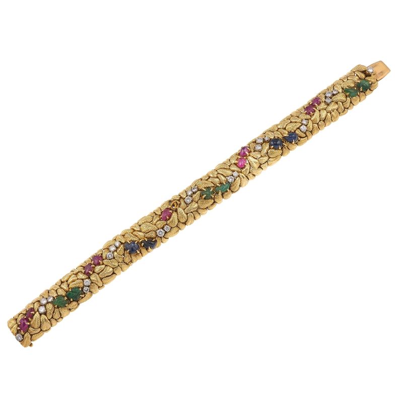 Carvedgemstones, diamond and gold bracelet. One missing ruby  - Auction Jewellery, silverware, furnishings, and objets d'art. A charitable bequest. - I - Cambi Casa d'Aste