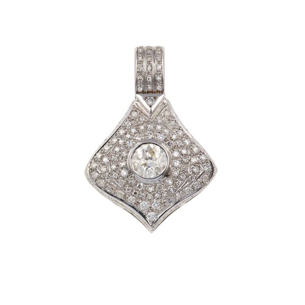 Pendente con diamante centrale di vecchio taglio di ct 1.70 circa con pavè di diamanti