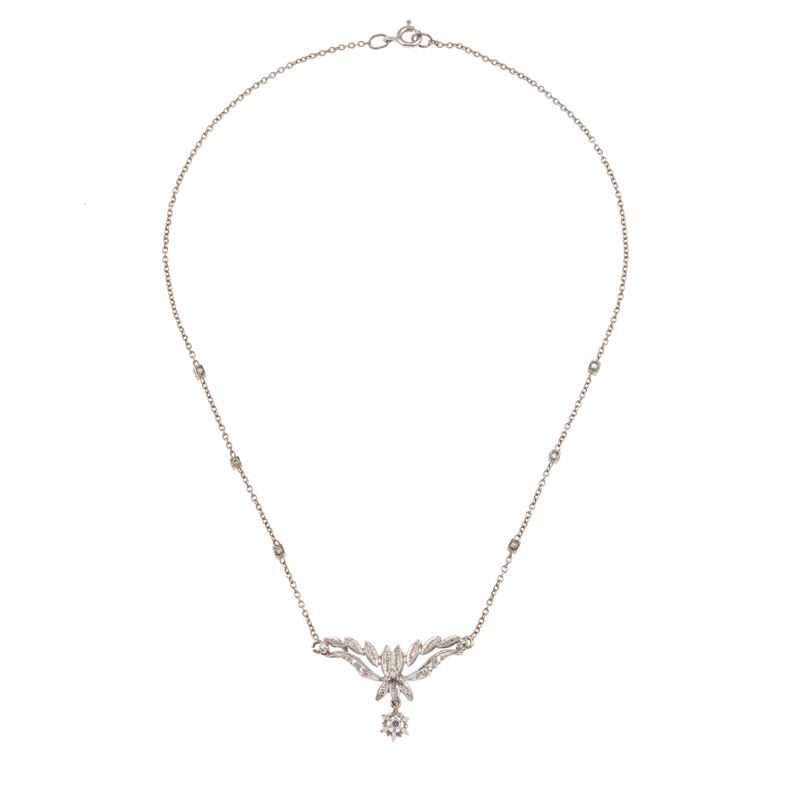 Diamond and gold pendant necklace  - Auction Jewellery, silverware, furnishings, and objets d'art. A charitable bequest. - I - Cambi Casa d'Aste
