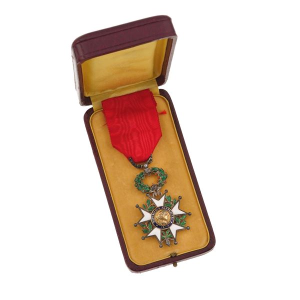 Enamel and silver decoration. Fitted case
