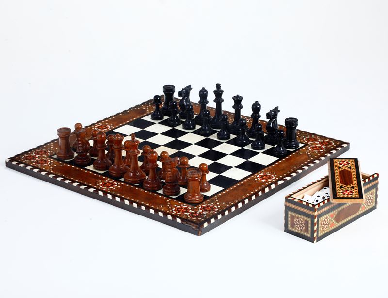 Una scacchiera e una scatola per gioco del domino  - Auction Artworks, Furniture and Works of Art. A charitable bequest - II - Cambi Casa d'Aste