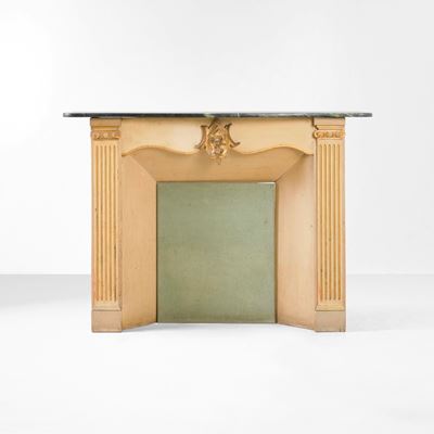 Cornice da camino, struttura in legno laccato e dorato con piano in marmo (XX secolo)
