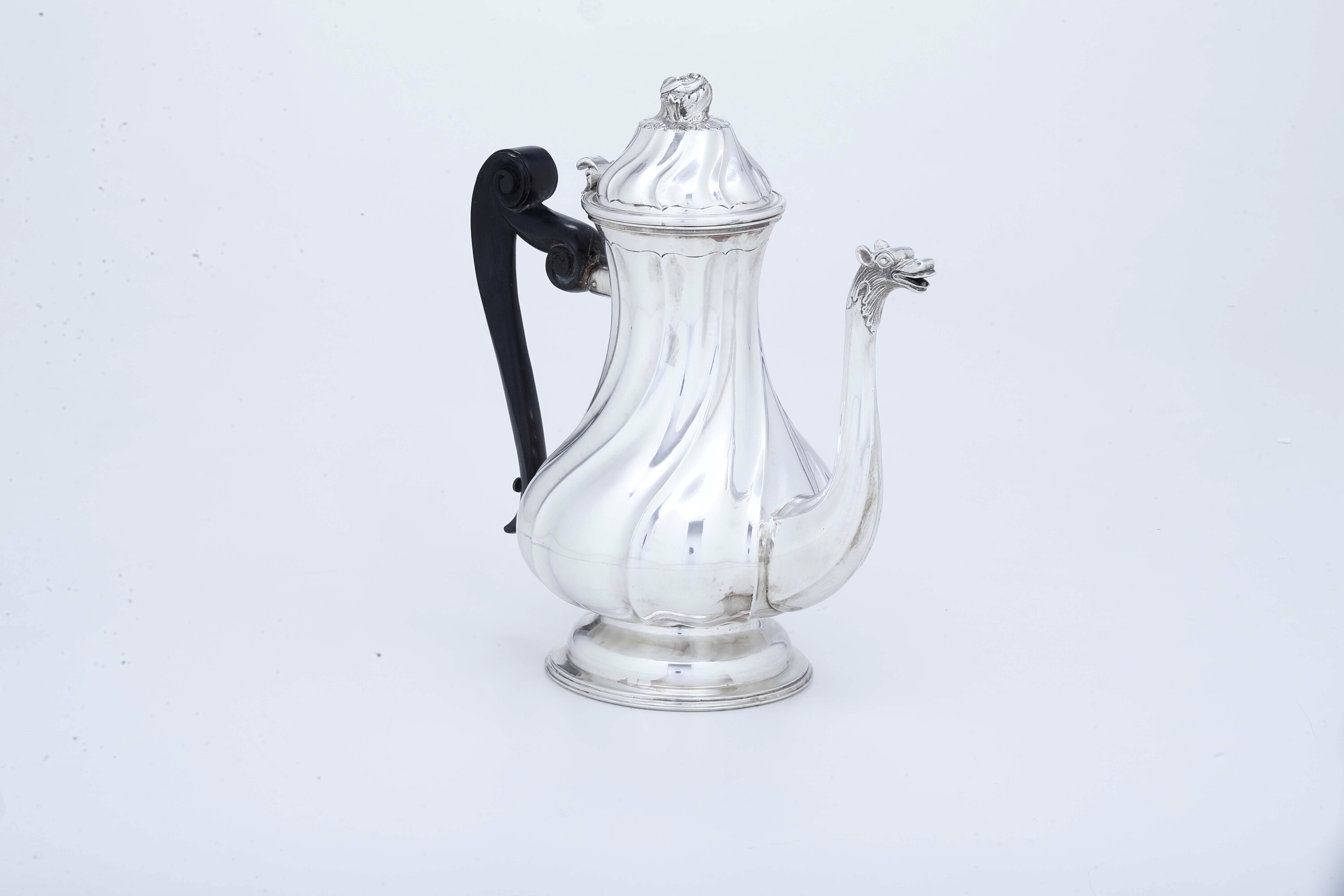 Argenteria italiana del XX secolo, Caffettiera in argento 925 a modello dell’argenteria genovese ...