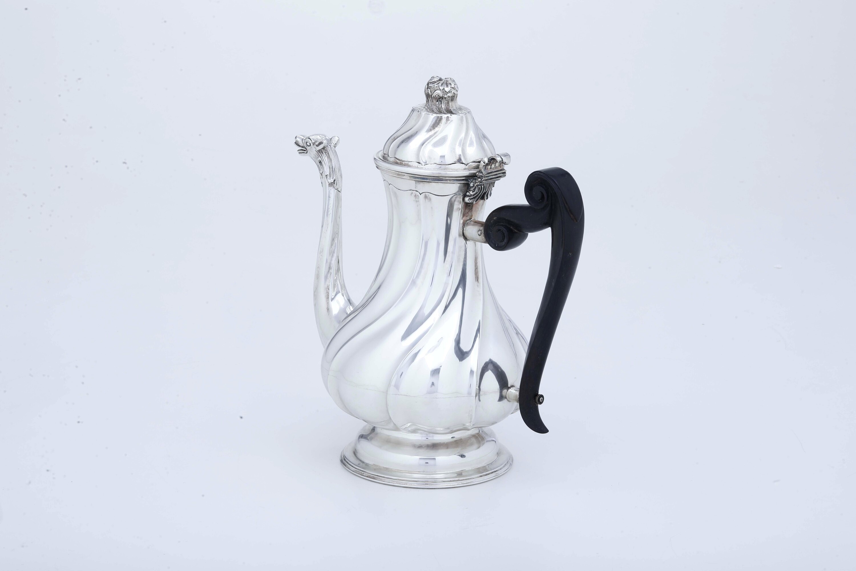 Argenteria italiana del XX secolo, Caffettiera in argento 925 a modello dell’argenteria genovese ...