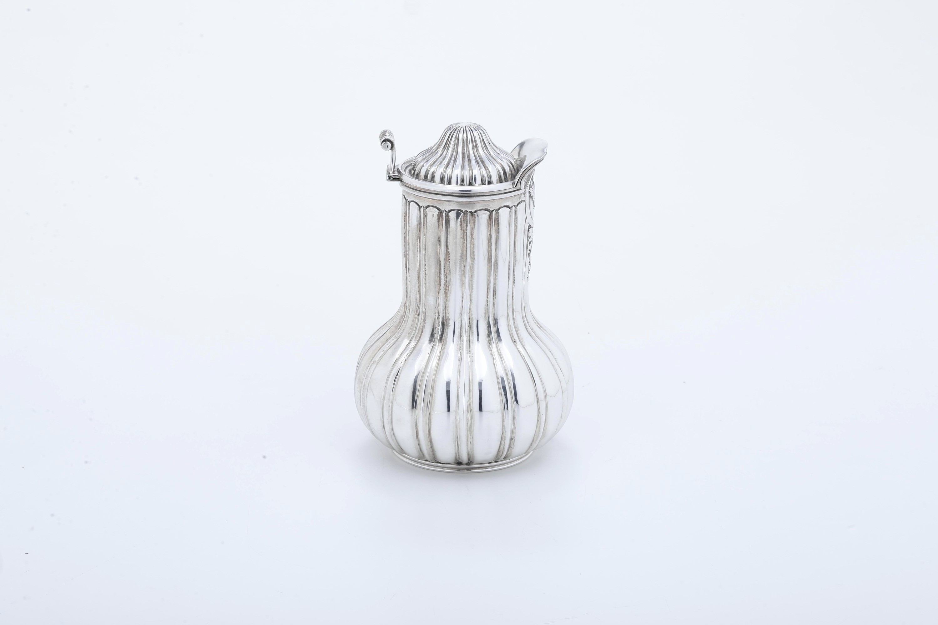 Argenteria artistica milanese (XX-XXI secolo), Caffettiera settecentesca in argento fuso e sagoma...