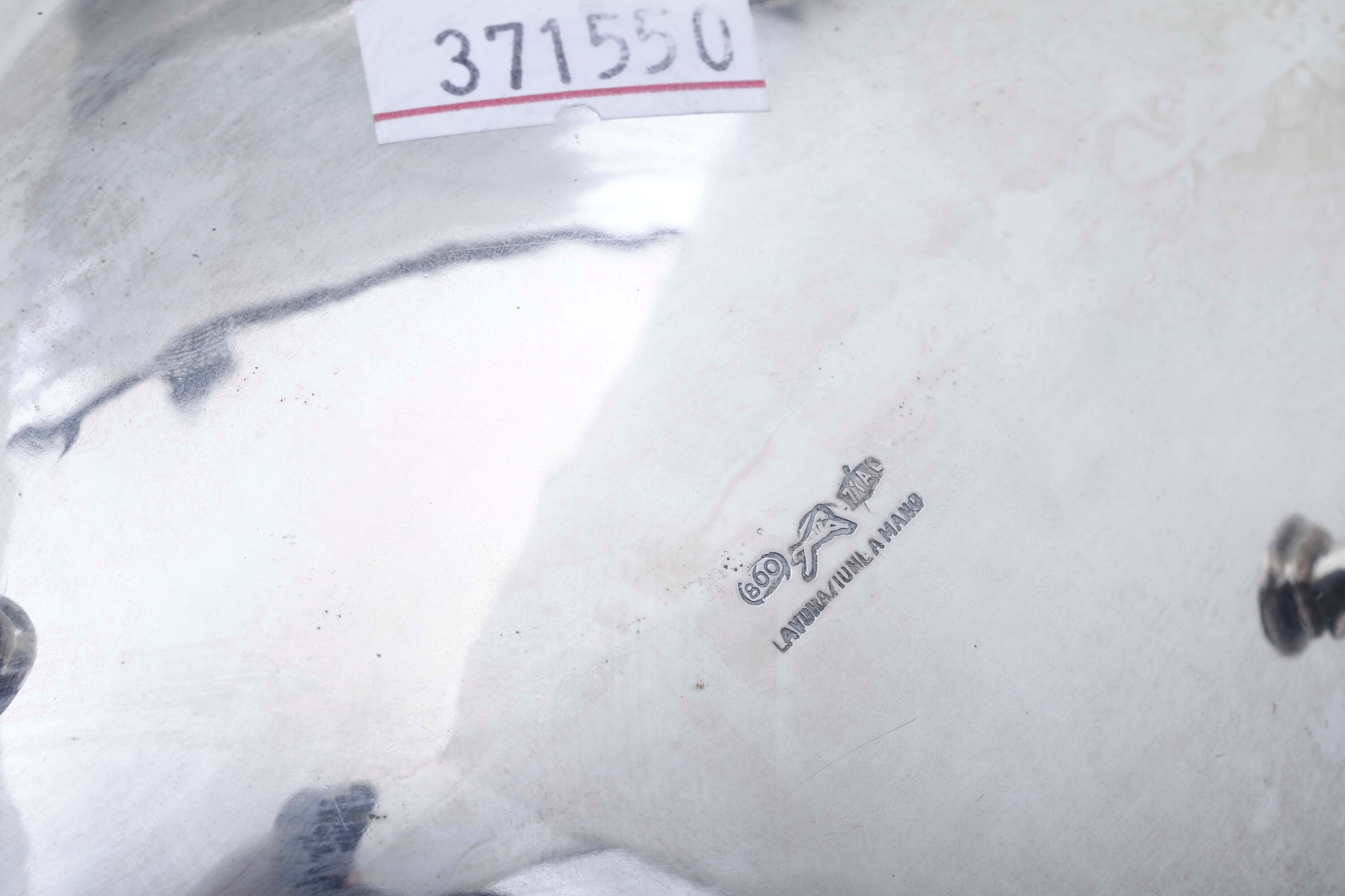 Argenteria italiana del XX secolo, Due zuccheriere in argento fuso e sagomato, in stile antico