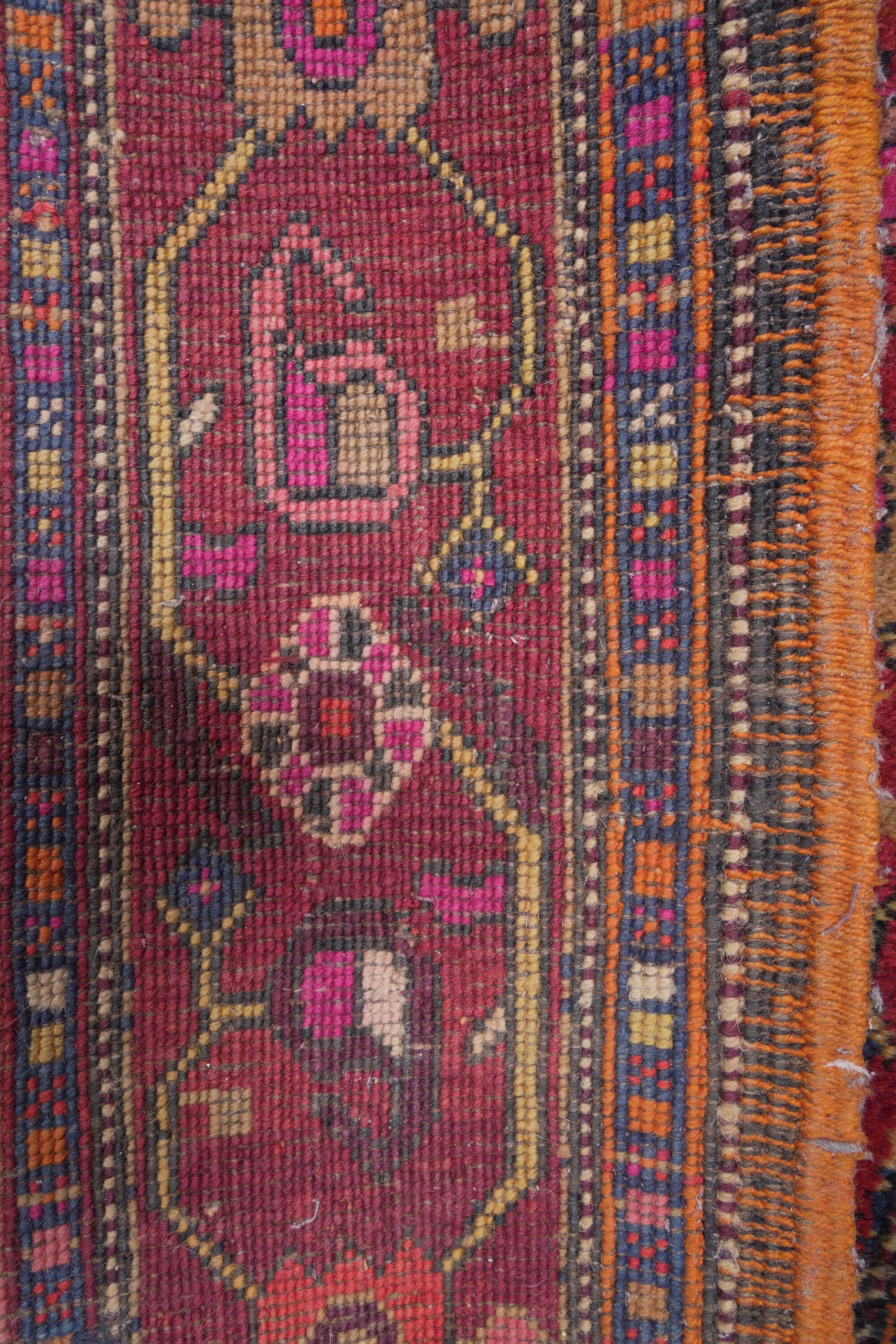 Passatoia in stile persiano, decorazione floreale stilizzata, XX secolo