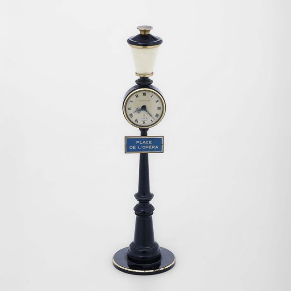 Orologio da tavolo a forma di lampione. Francia, XX secolo