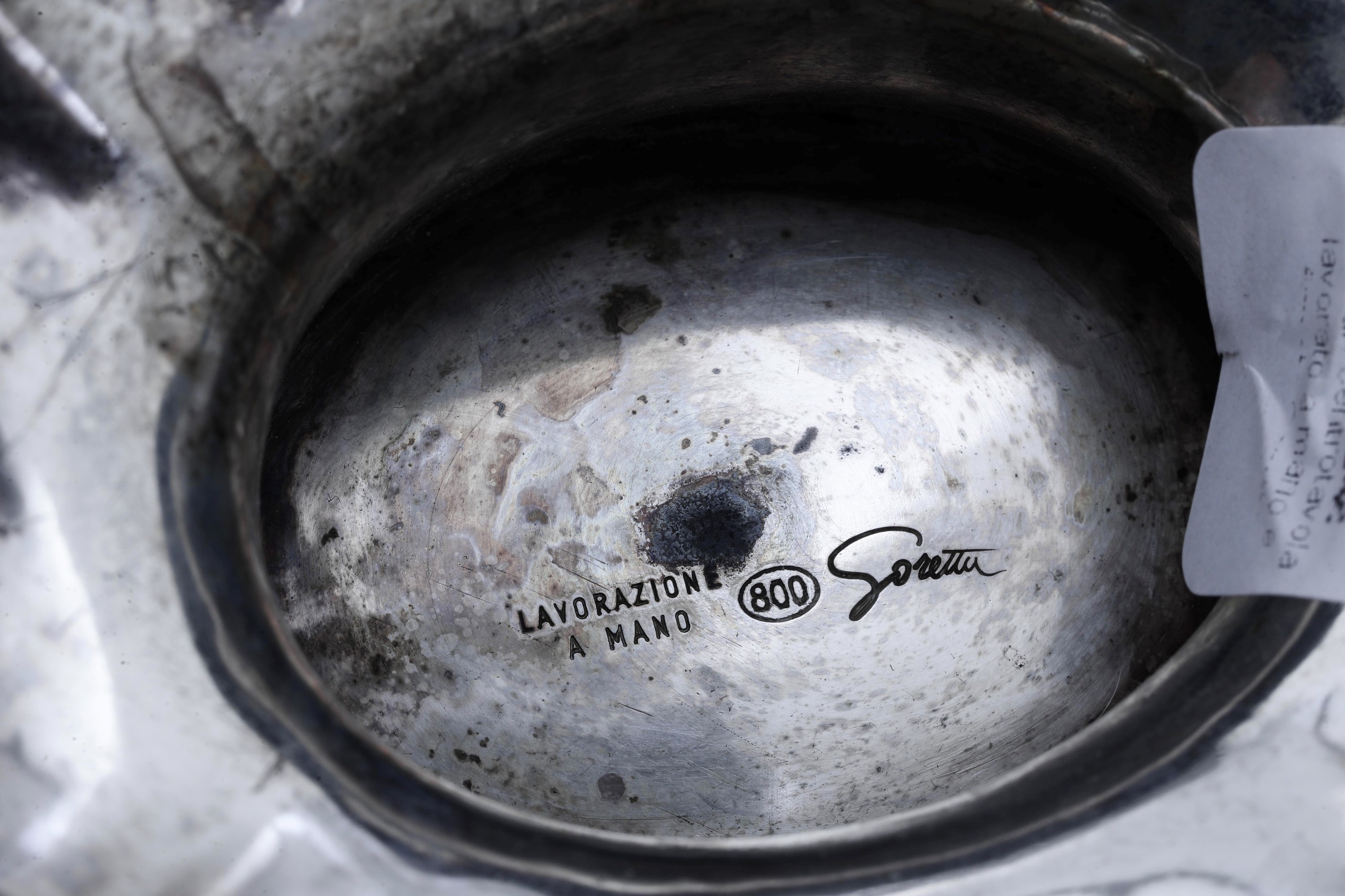 Argentiere Goretta, Centrotavola neobarocco in argento fuso e sagomato