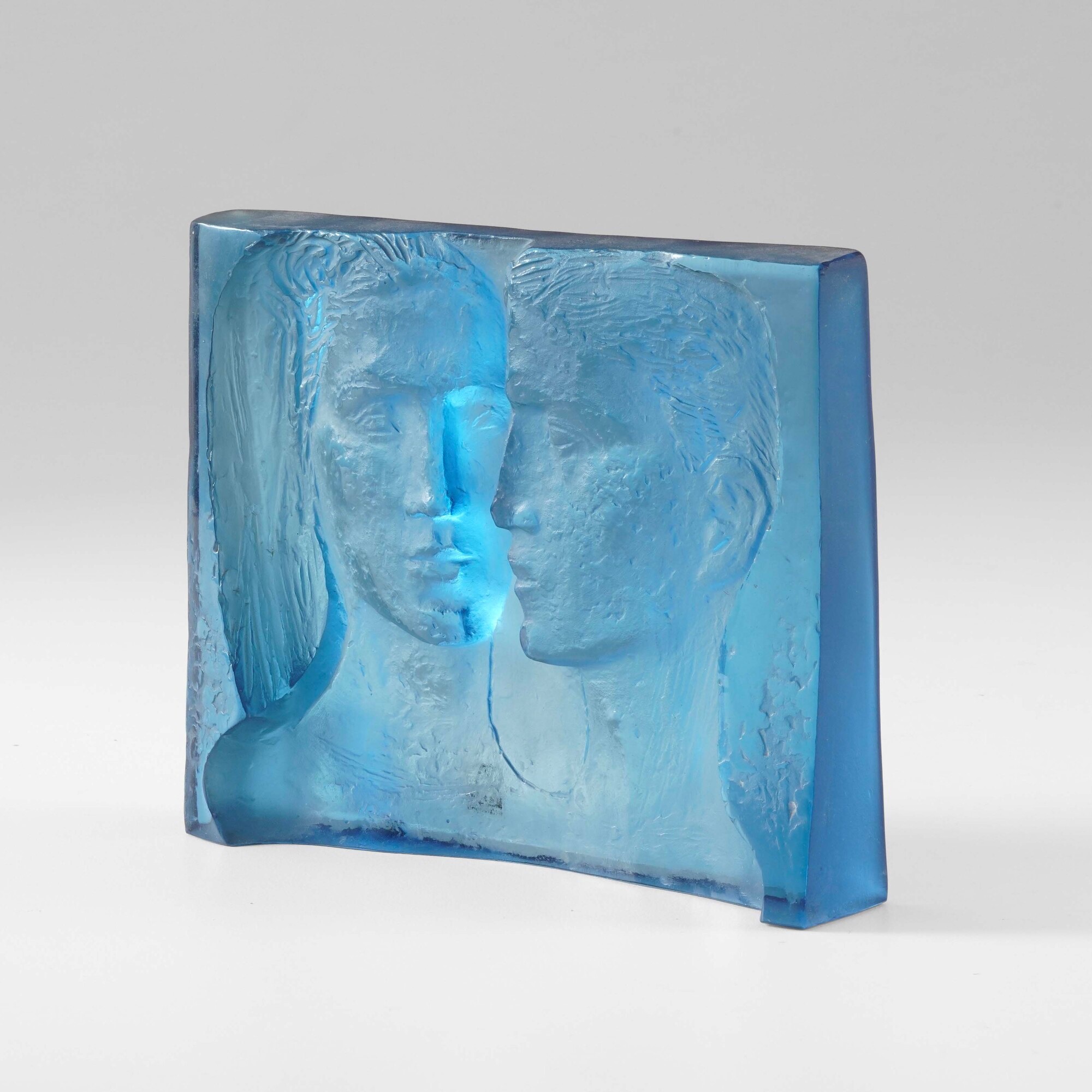 Art Cecoslovacchia, Bassorilievo in cristallo blu con due volti