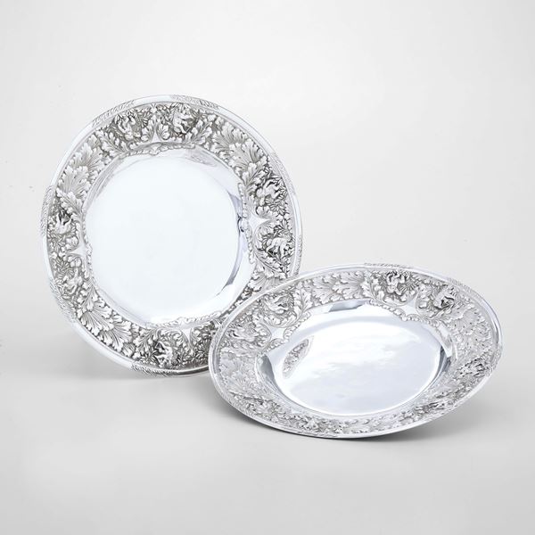 Coppia di piatti commemorativi. Inghilterra, argentiere Mappin & Webb, XX secolo