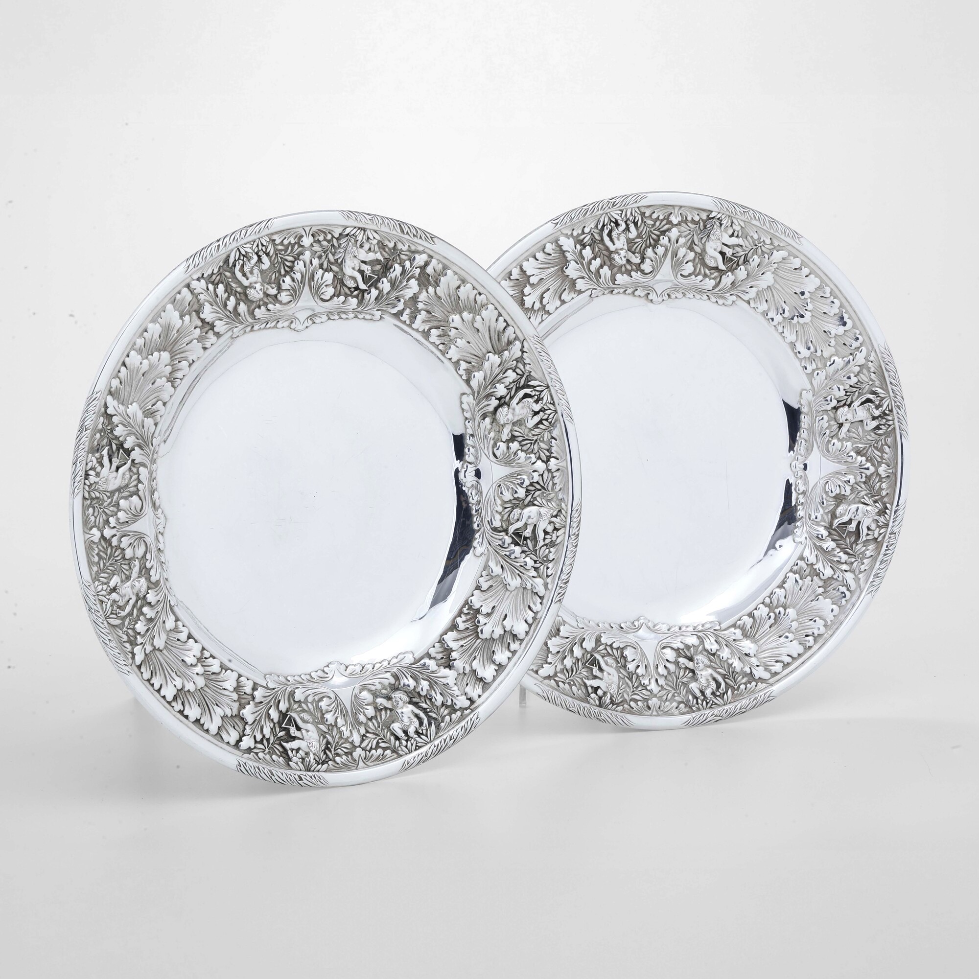 Mappin & Webb, Coppia di piatti commemorativi in argento 925