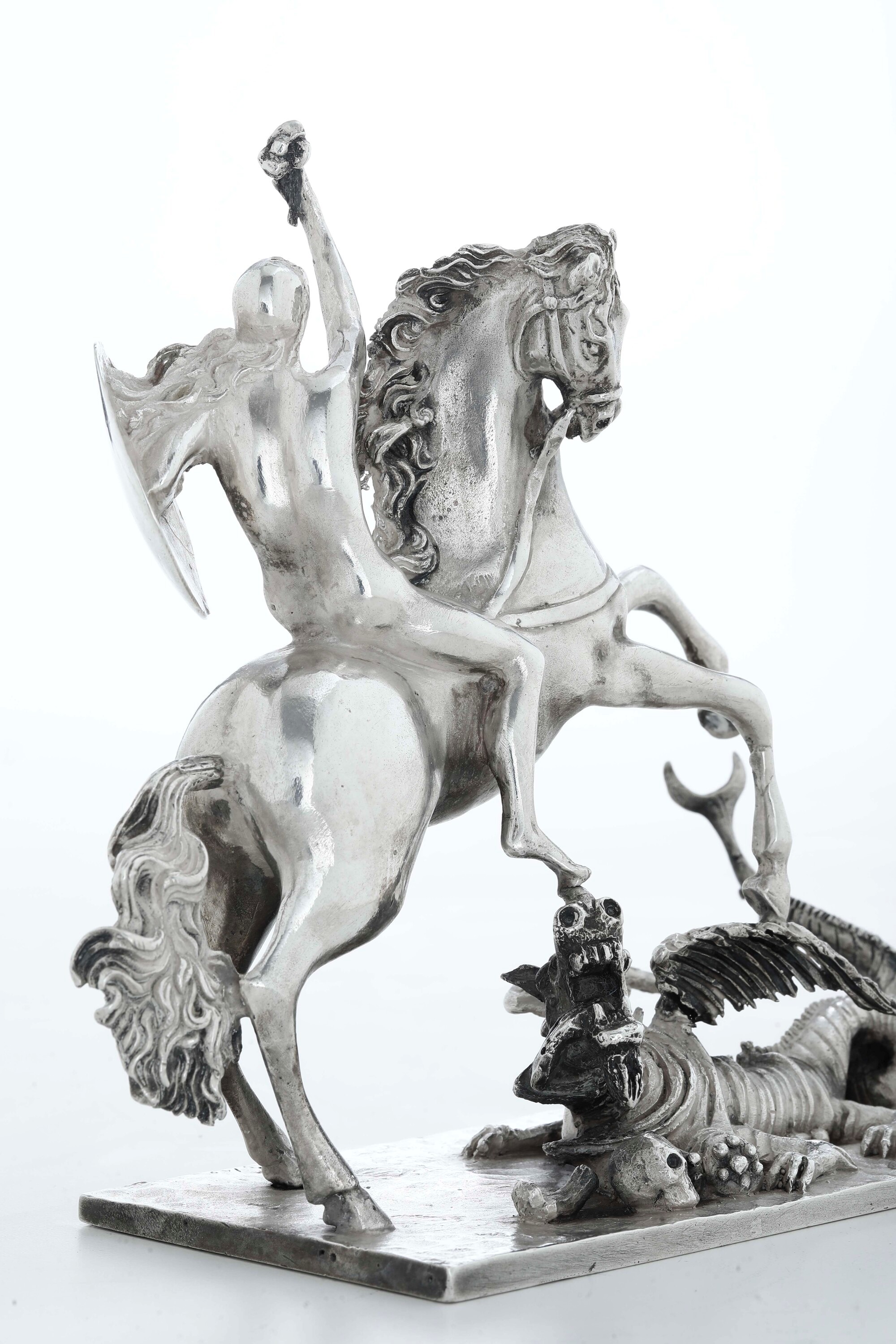 GaLa Dalì, San Giorgio e il drago (1962) in argento fuso e sagomato