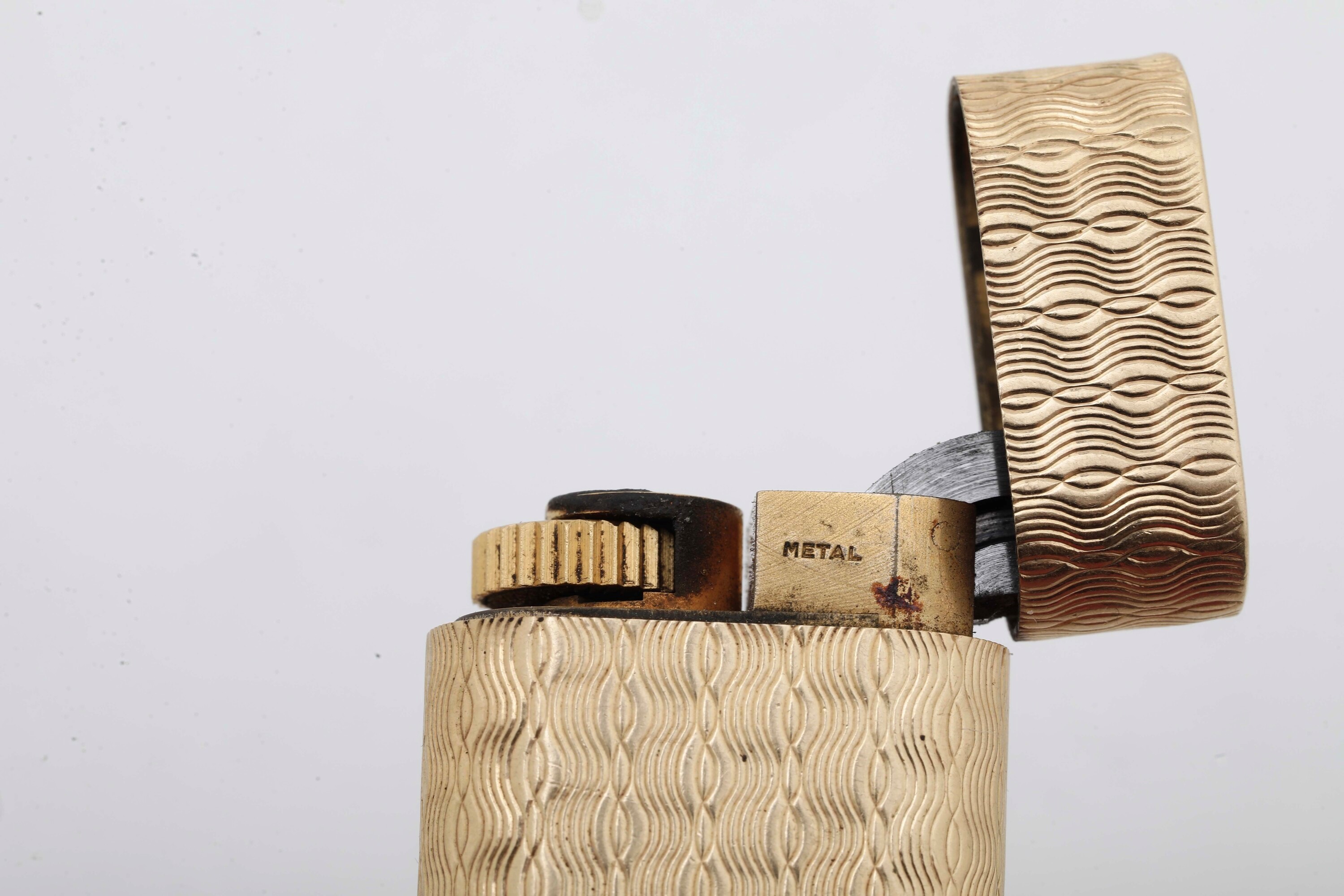 Cartier, Accendino in metallo placcato in oro