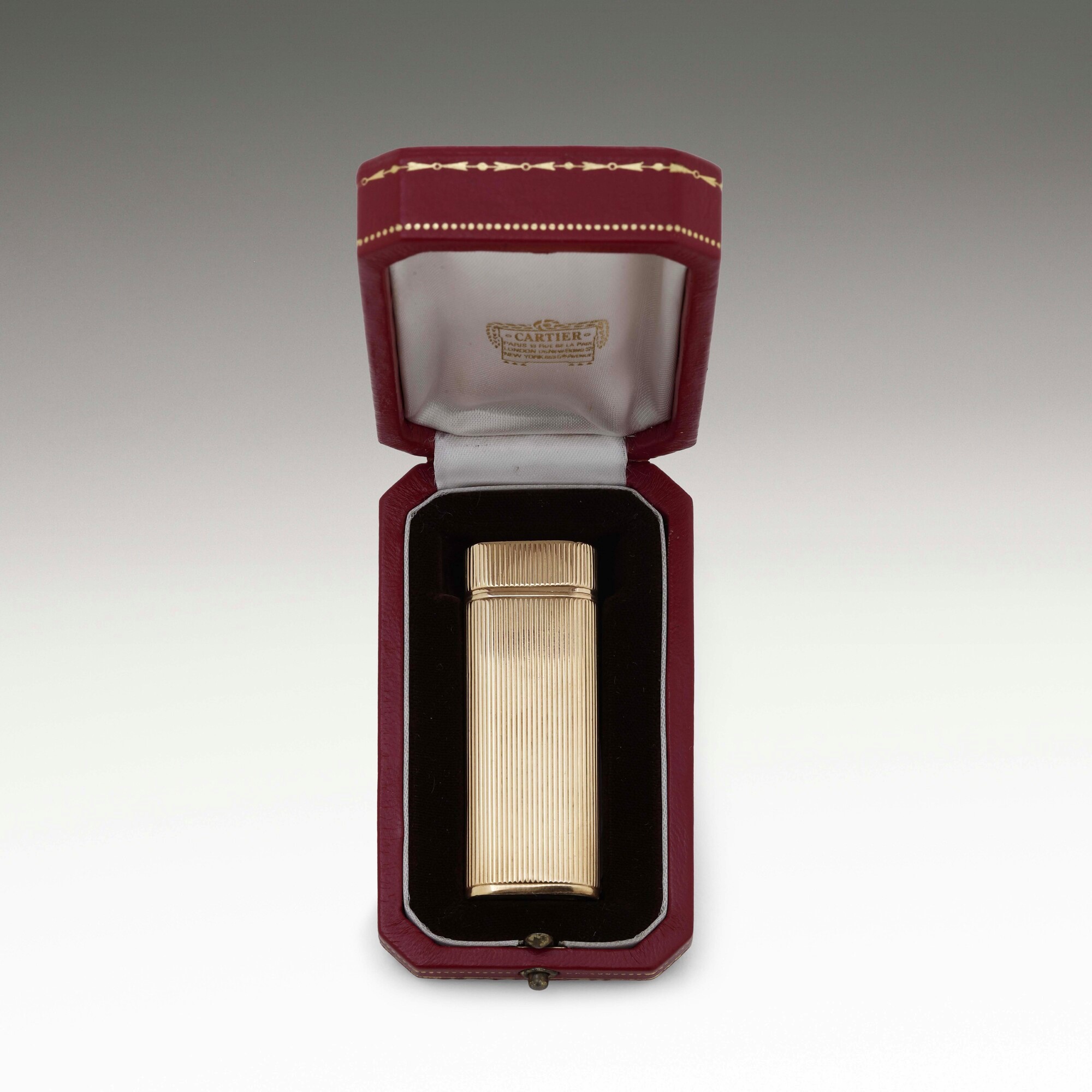 Cartier, Accendino con rivestimento in oro 750