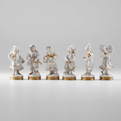 Sei statuine di Suonatori e Danzatrici, porcellana bianca e oro, Germania, XX secolo
