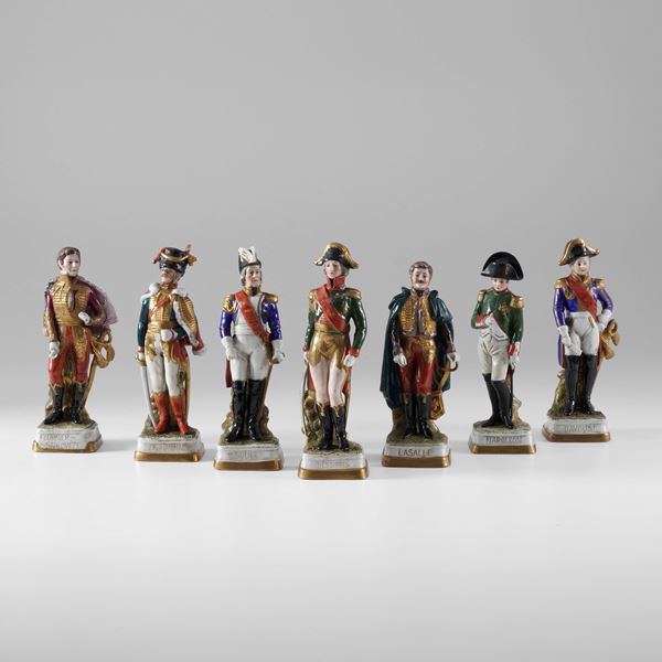 Sette statuine raffiguranti Militari con abiti d’epoca, epoca XX secolo