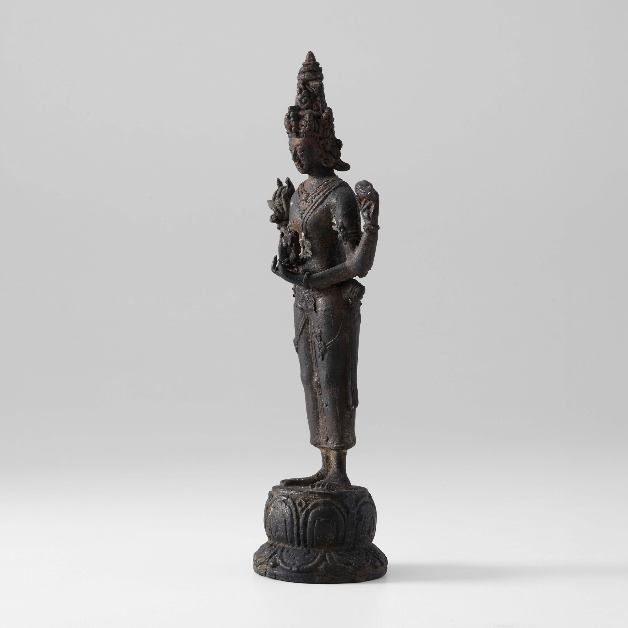 Figura di Buddha, metallo brunito, India, XX secolo
