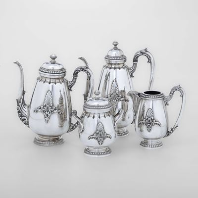 Servizio da tè e caffè, argenteria italiana del XX secolo (argento fuso e sagomato)