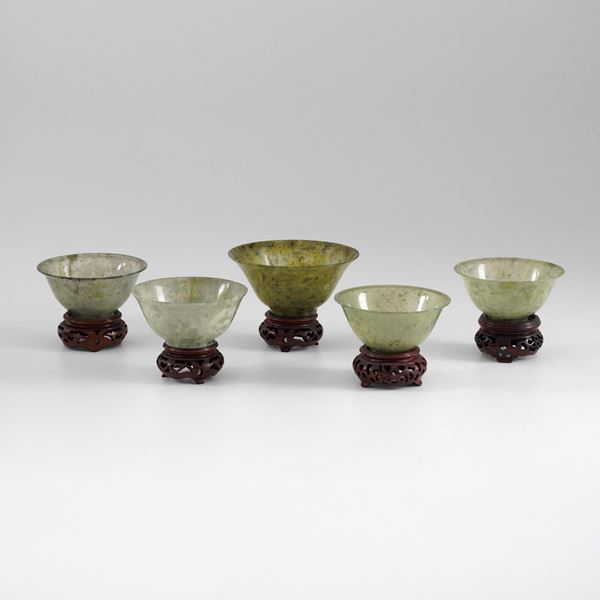 Lotto composto da coppette in giada verde, Cina, XX secolo