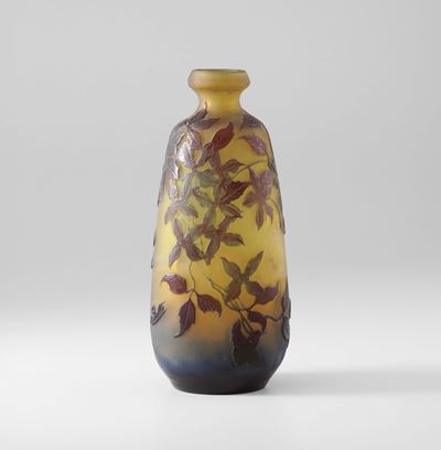 Émile Gallé, Vaso in vetro a cammeo con decoro floreale inciso all’acido