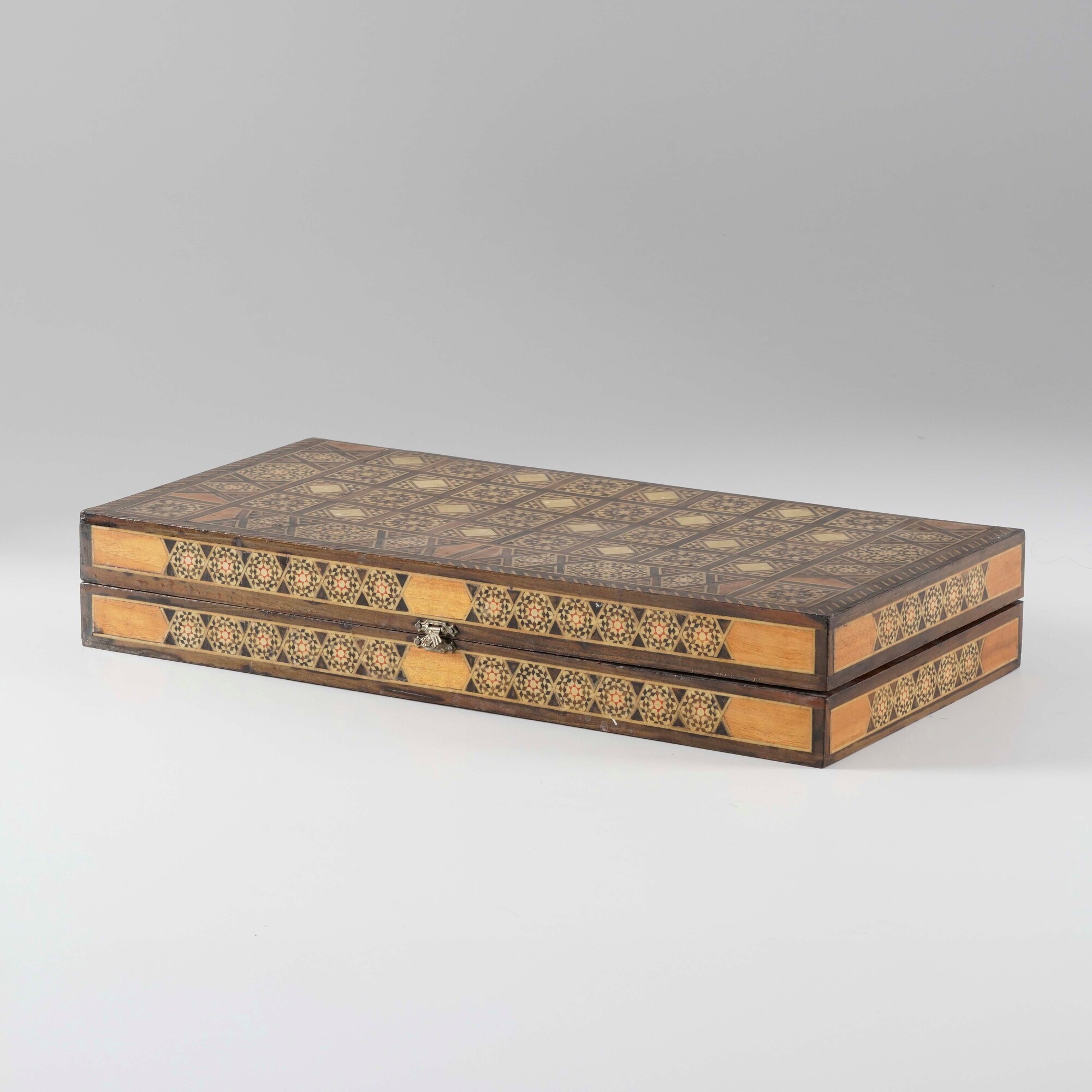 Scatola da gioco marocchina intarsiata, XX secolo