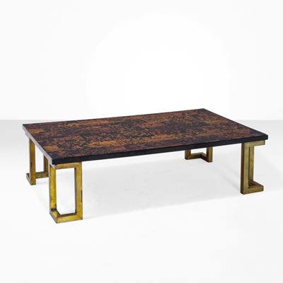 Tavolo rettangolare basso da salotto, struttura in ottone e piano in resina finta tartaruga, XX s...