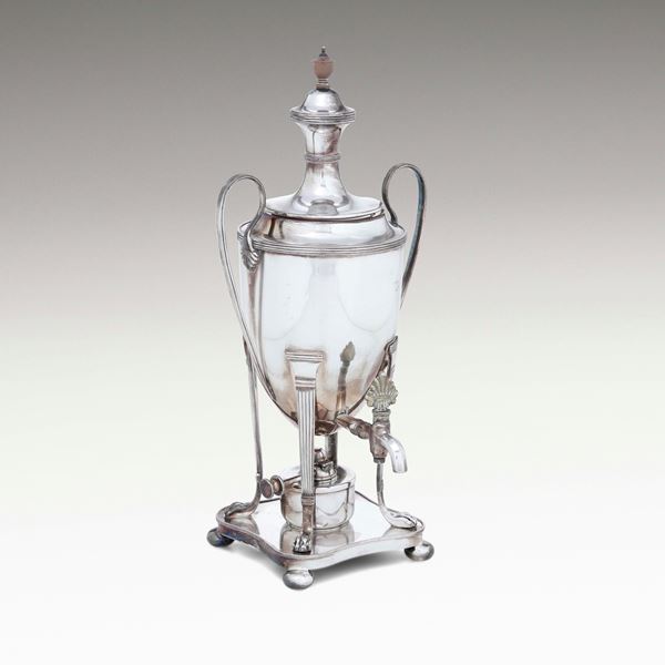 Samovar in metallo argentato. XX secolo