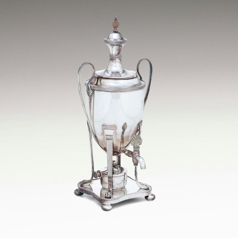 Samovar in metallo argentato. XX secolo  - Asta Gioielli, argenti, arredi e oggetti d'arte. Un lascito per finalità benefiche - II - Cambi Casa d'Aste