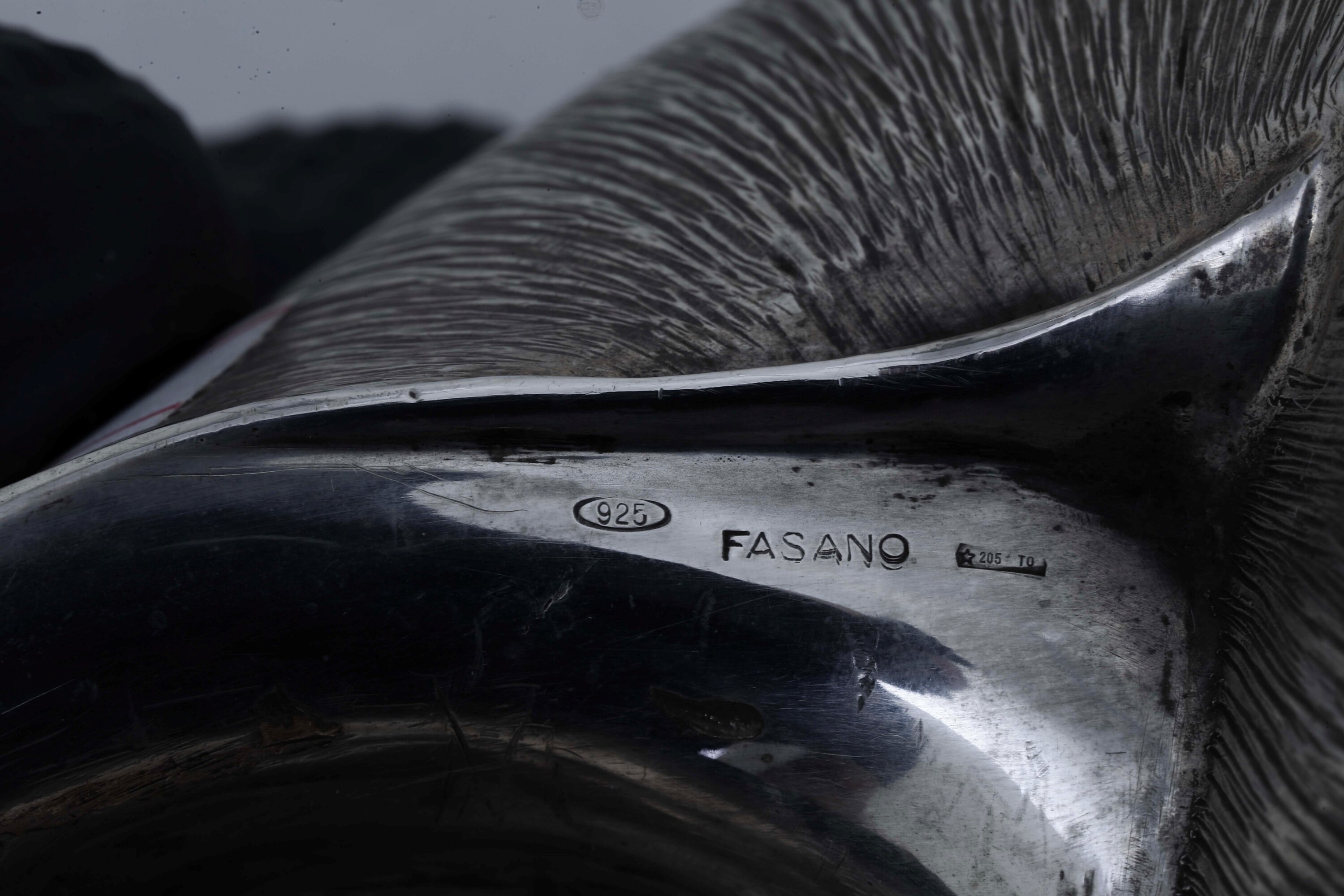Manifatture italiane del XX secolo, Accendino da tavola a forma di conchiglia e rubrica telefonic...