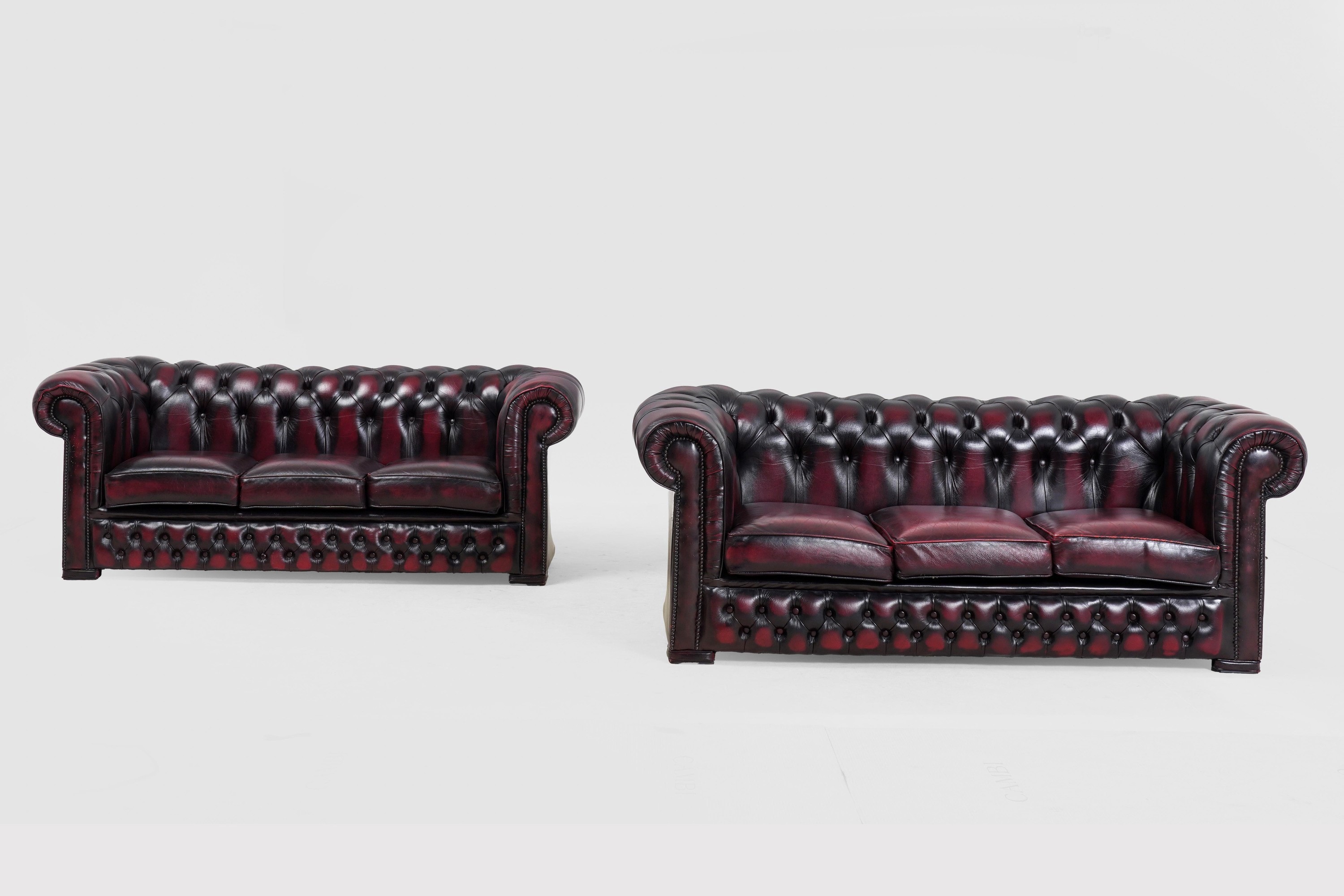 Chesterfield, Salotto in pelle capitonné (manifattura inglese)