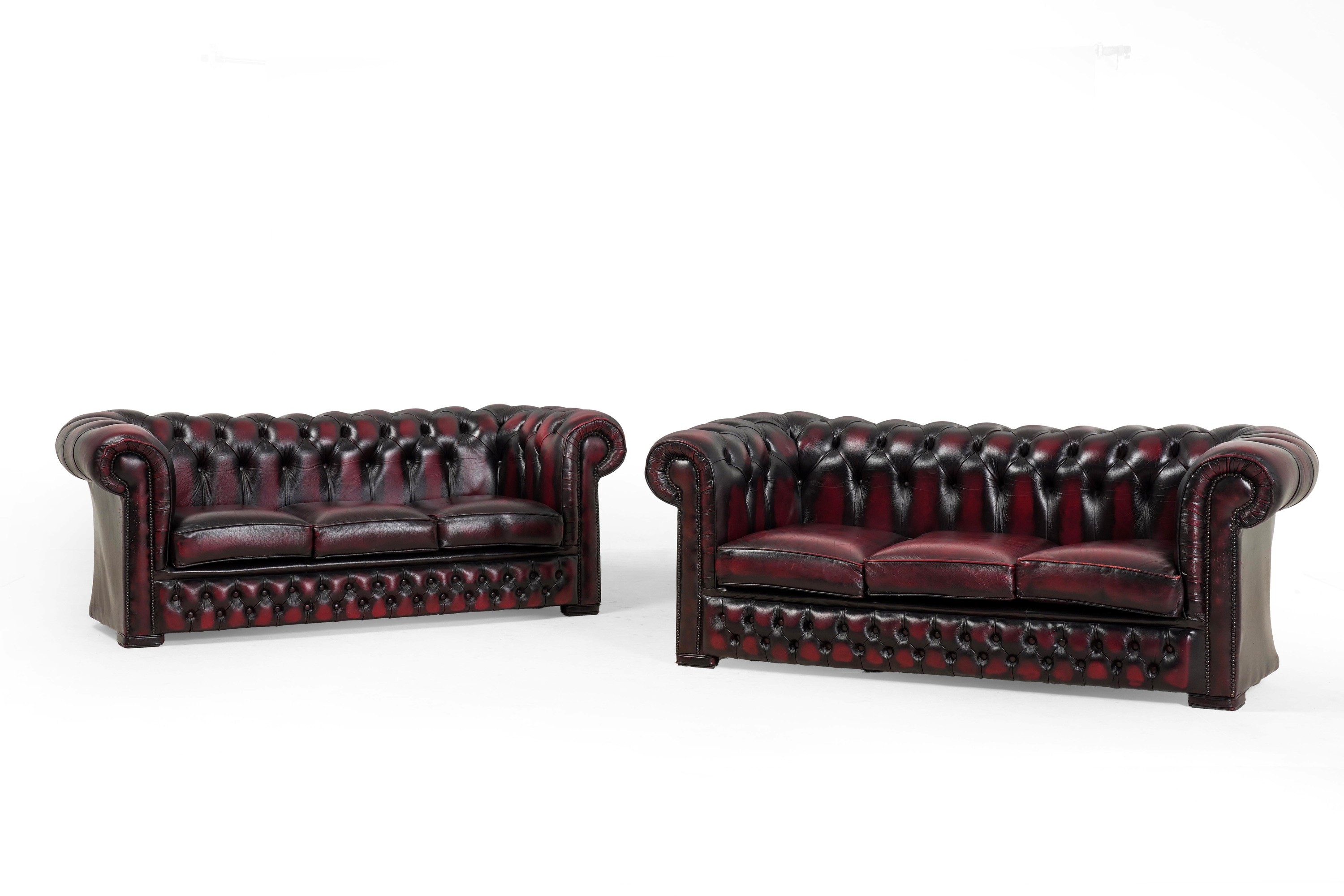 Chesterfield, Salotto in pelle capitonné (manifattura inglese)