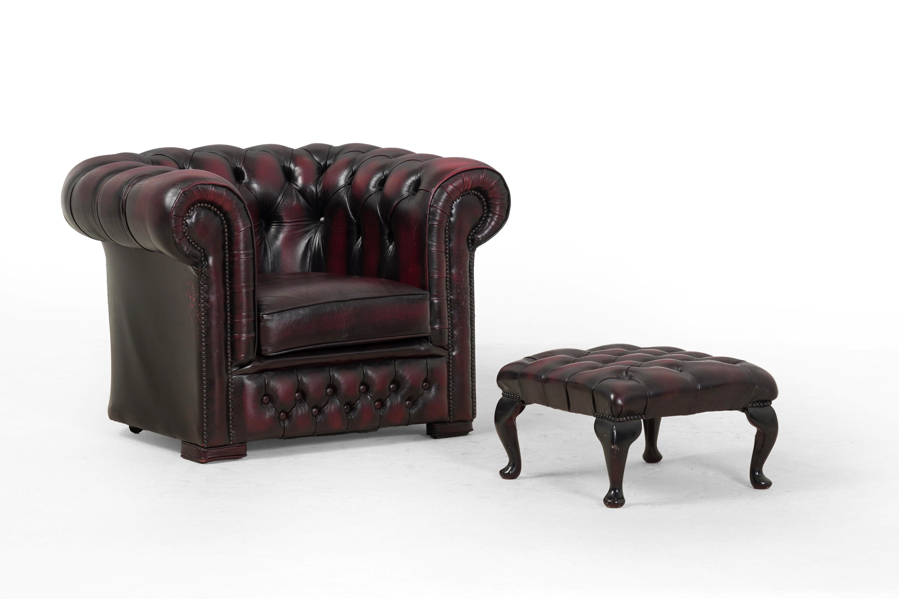 Chesterfield, Salotto in pelle capitonné (manifattura inglese)