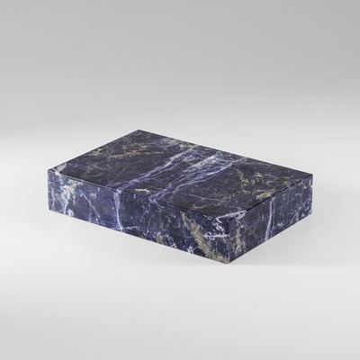 Scatola rivestita in sodalite blu, struttura in marmo bianco (XX secolo)