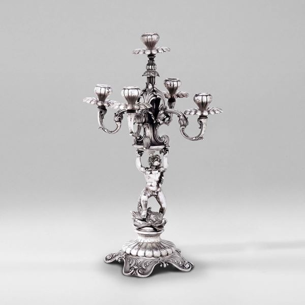 Grande candelabro a cinque fiamme neobarocco. Argenteria artistica italiana del XX secolo.