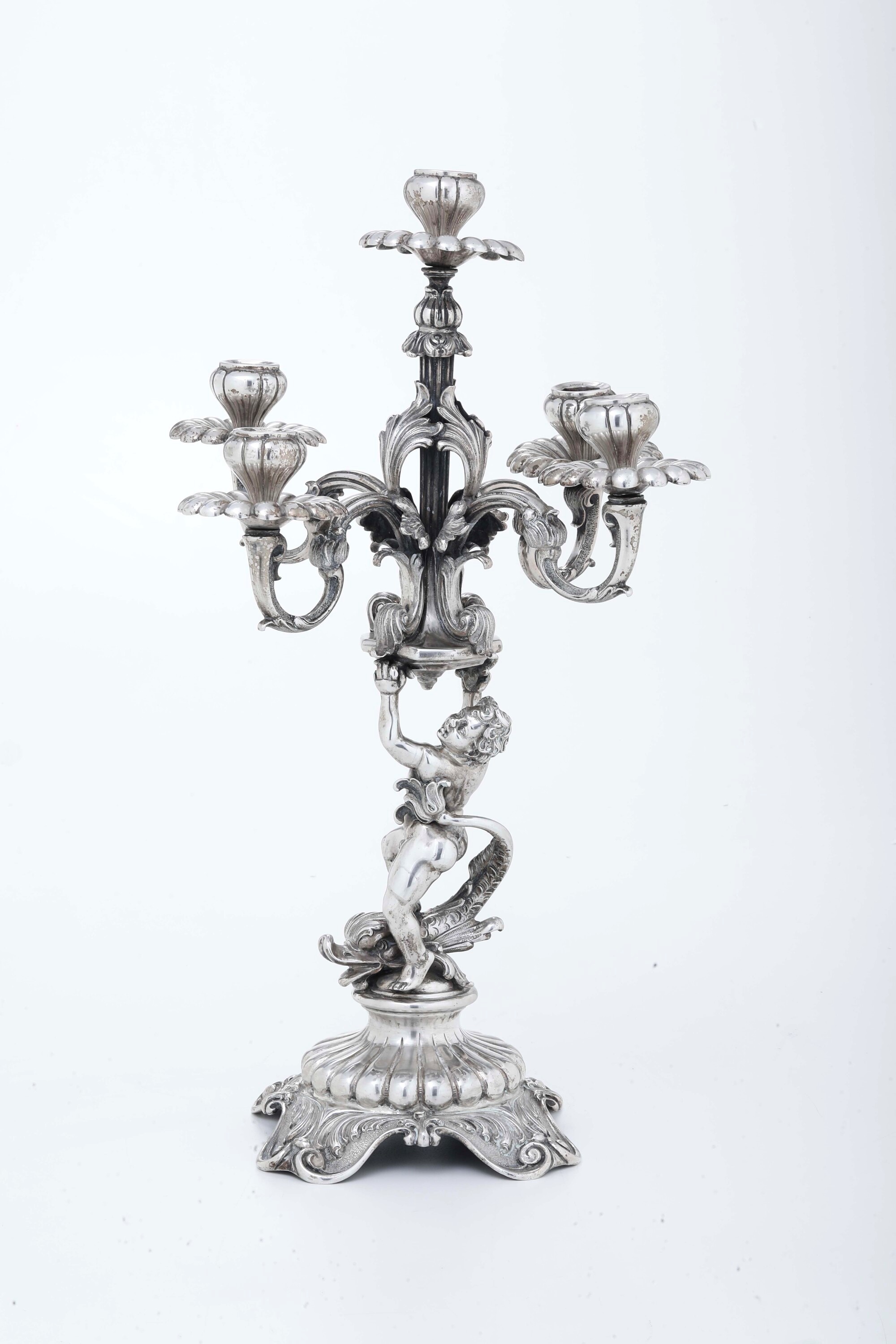 Candelabro a cinque fiamme neobarocco, argento fuso e sagomato