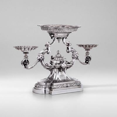 Robert Garrard, Surtout de table in argento 925 con marchi londinesi del 1875