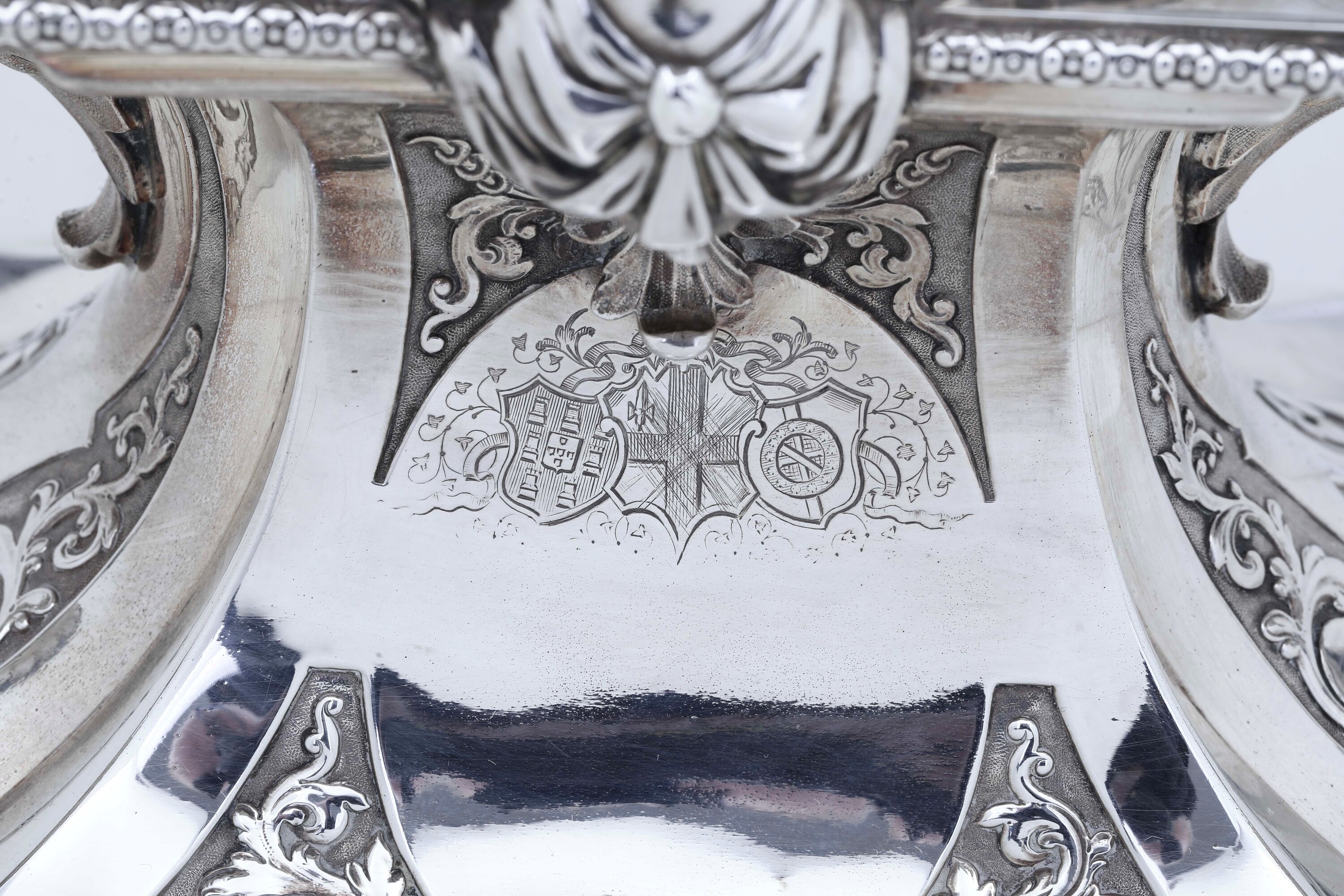 Robert Garrard, Surtout de table in argento 925 con marchi londinesi del 1875